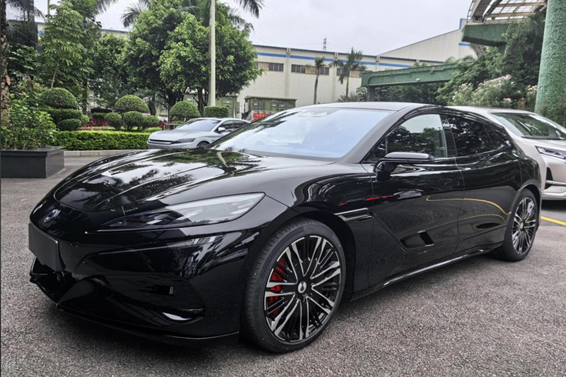 Denza Z9 GT Black Warrior Edition paljastetaan taistelutunteella