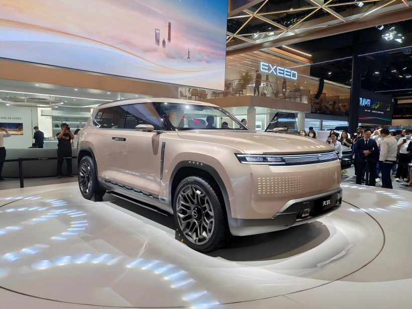 2025 Shanghai Autonäyttely: Starway Tianji -konseptiauto paljastettu, sijoitettuna suurena 6 - istuimen vapaa -ajan maastoautona