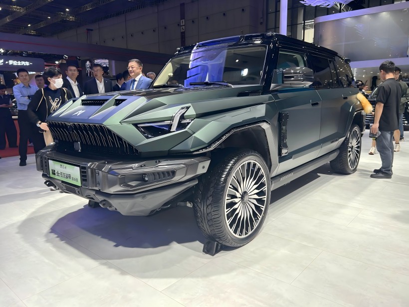 2025 Shanghain autonäyttely: Mengshi 917 Jiaolong Battle Armor Long - akselivälitys on 1,098 miljoonaa yuania ja se on rajoitettu 199 yksikköön.