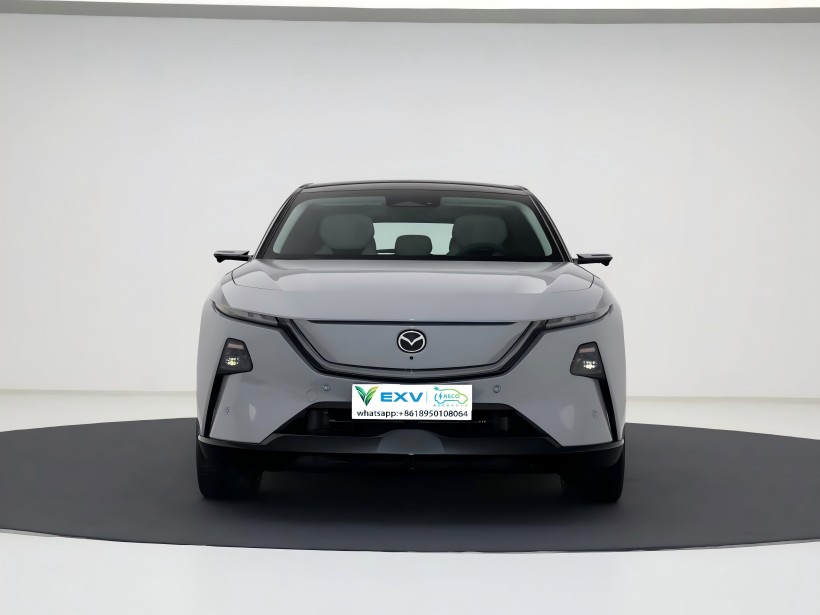 Mazda EZ - 60: n odotetaan osuvan markkinoille elokuun loppuun mennessä. Se tarjoaa sekä puhdasta - sähköistä että laajennetun - valikoiman voimansiirtoja. Sisustus on myös varustettu kaksoisnäytön asetuksella.